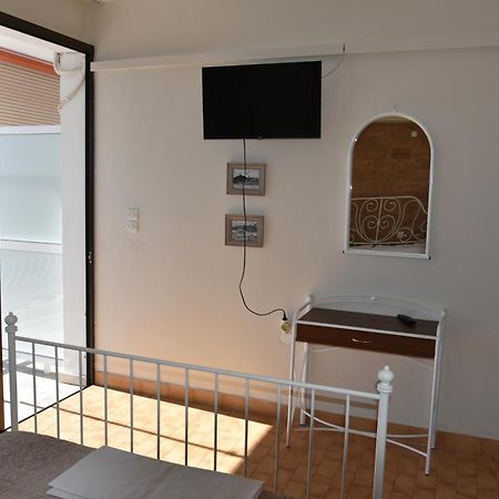 Lions 2 Studios & Apartments, Poros Island. Poros Town Екстериор снимка