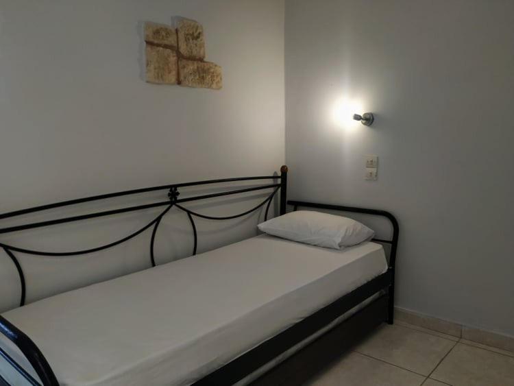 Lions 2 Studios & Apartments, Poros Island. Poros Town Екстериор снимка