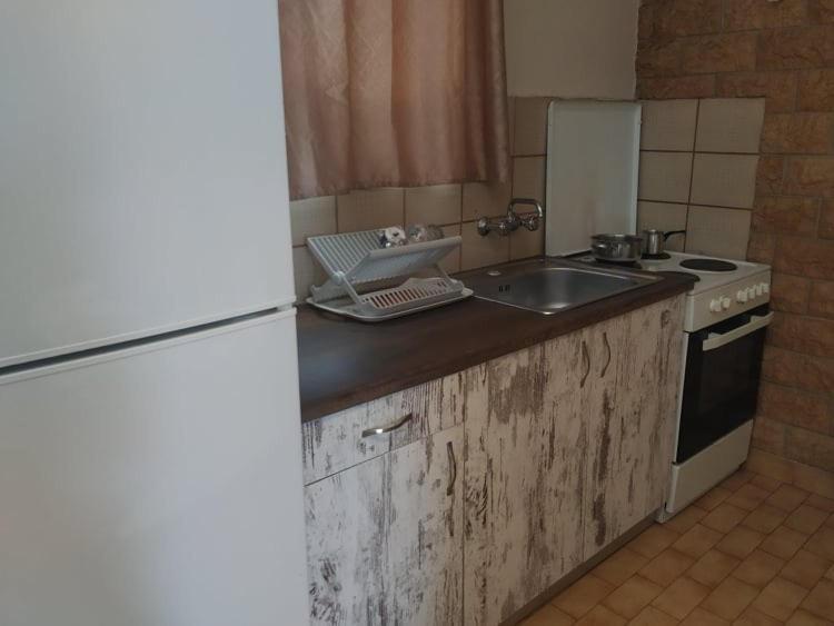 Lions 2 Studios & Apartments, Poros Island. Poros Town Екстериор снимка