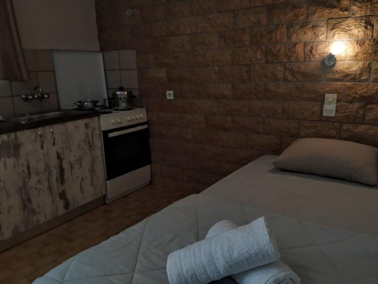 Lions 2 Studios & Apartments, Poros Island. Poros Town Екстериор снимка