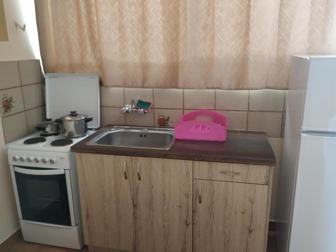 Lions 2 Studios & Apartments, Poros Island. Poros Town Екстериор снимка