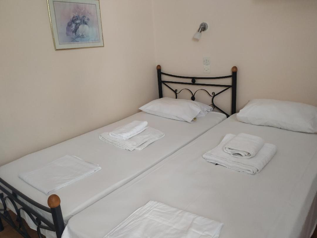 Lions 2 Studios & Apartments, Poros Island. Poros Town Екстериор снимка