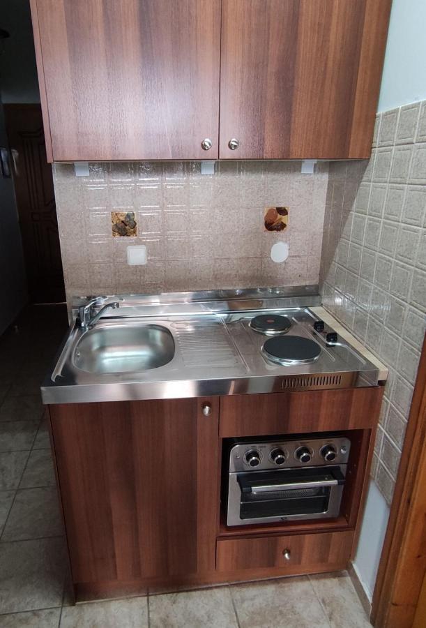 Lions 2 Studios & Apartments, Poros Island. Poros Town Екстериор снимка
