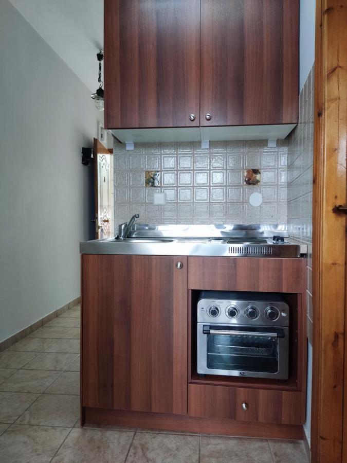Lions 2 Studios & Apartments, Poros Island. Poros Town Екстериор снимка