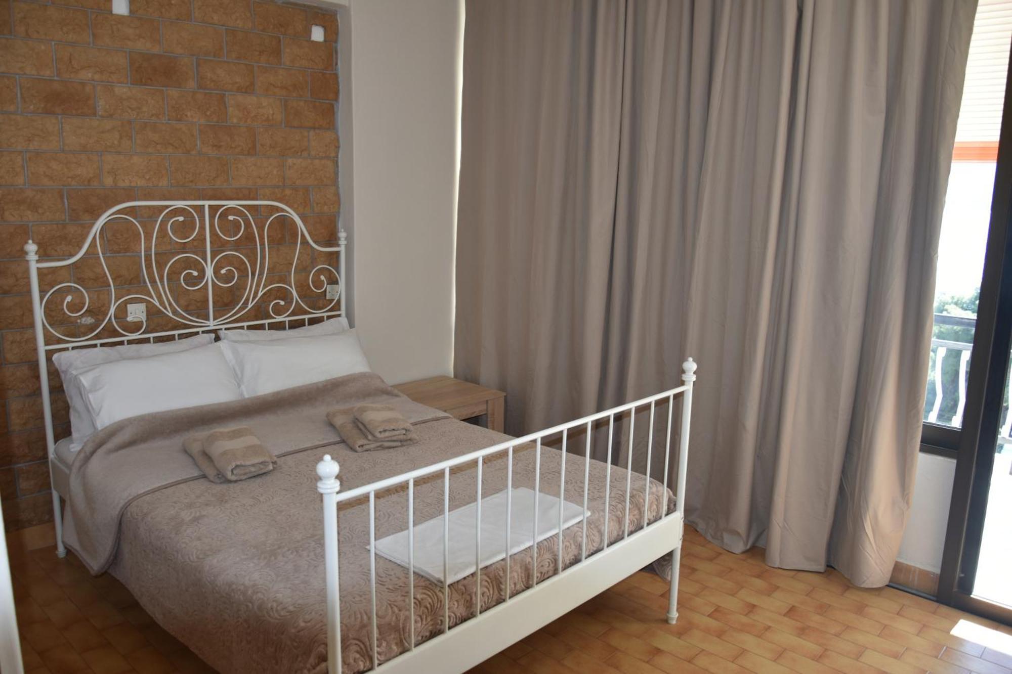 Lions 2 Studios & Apartments, Poros Island. Poros Town Екстериор снимка
