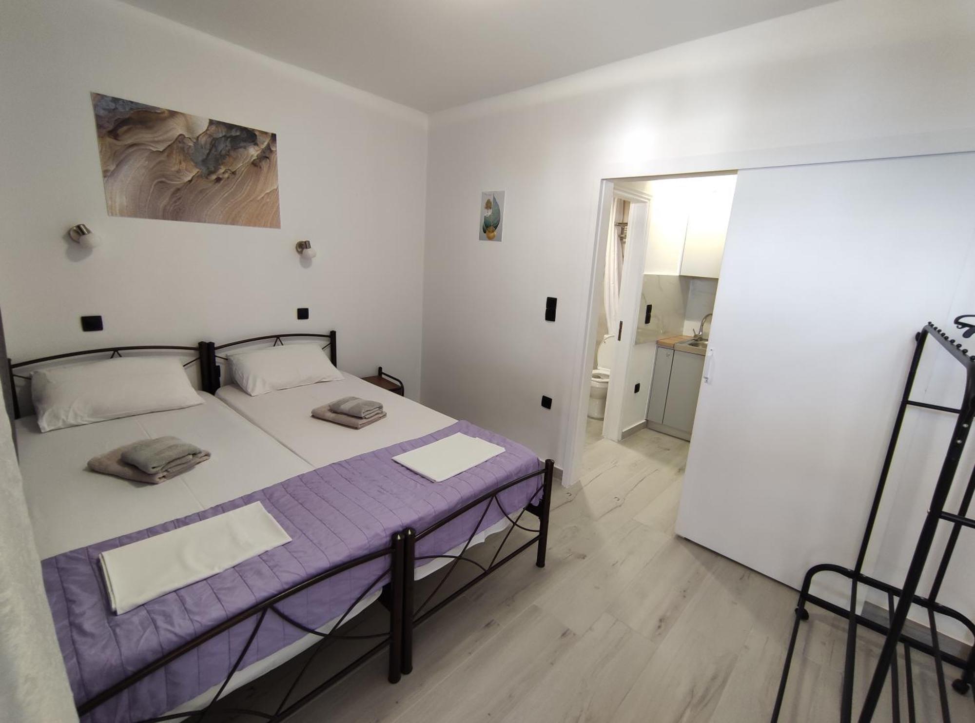 Lions 2 Studios & Apartments, Poros Island. Poros Town Екстериор снимка