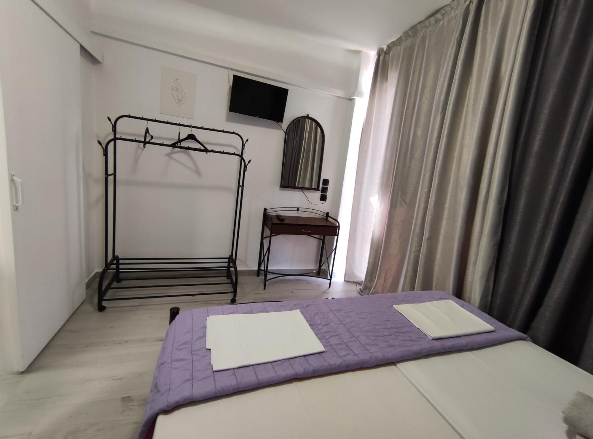 Lions 2 Studios & Apartments, Poros Island. Poros Town Екстериор снимка