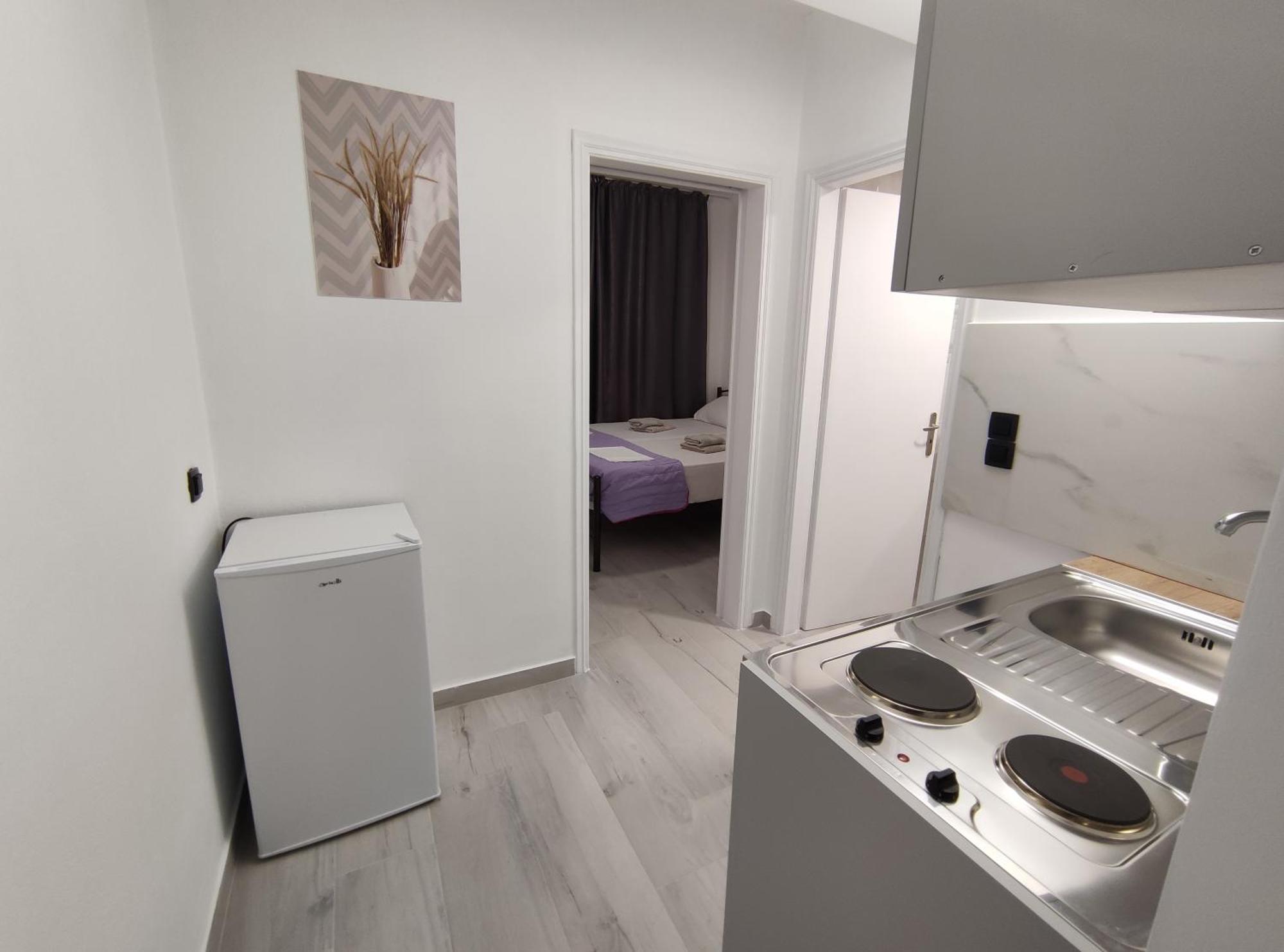 Lions 2 Studios & Apartments, Poros Island. Poros Town Екстериор снимка