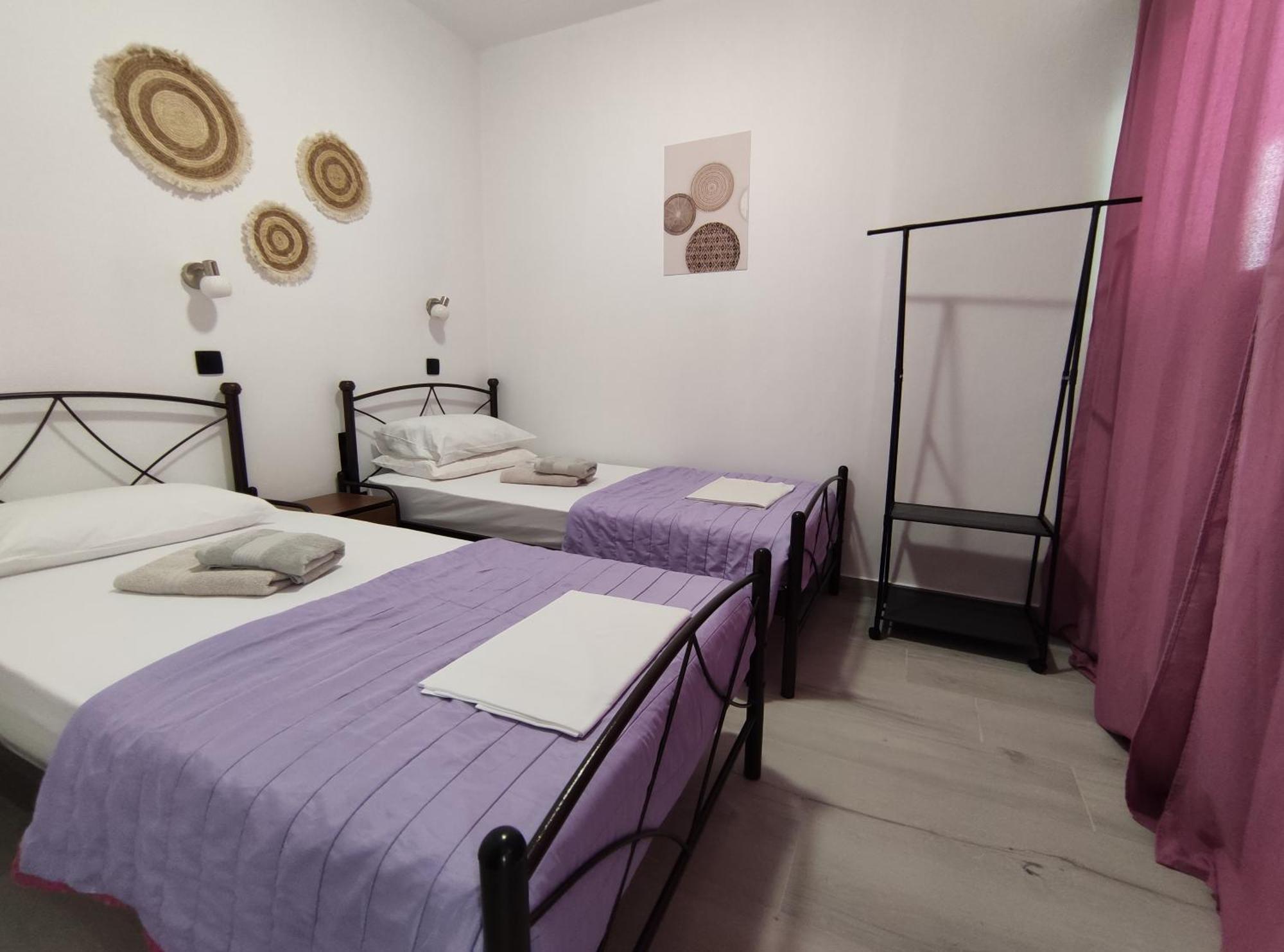 Lions 2 Studios & Apartments, Poros Island. Poros Town Екстериор снимка