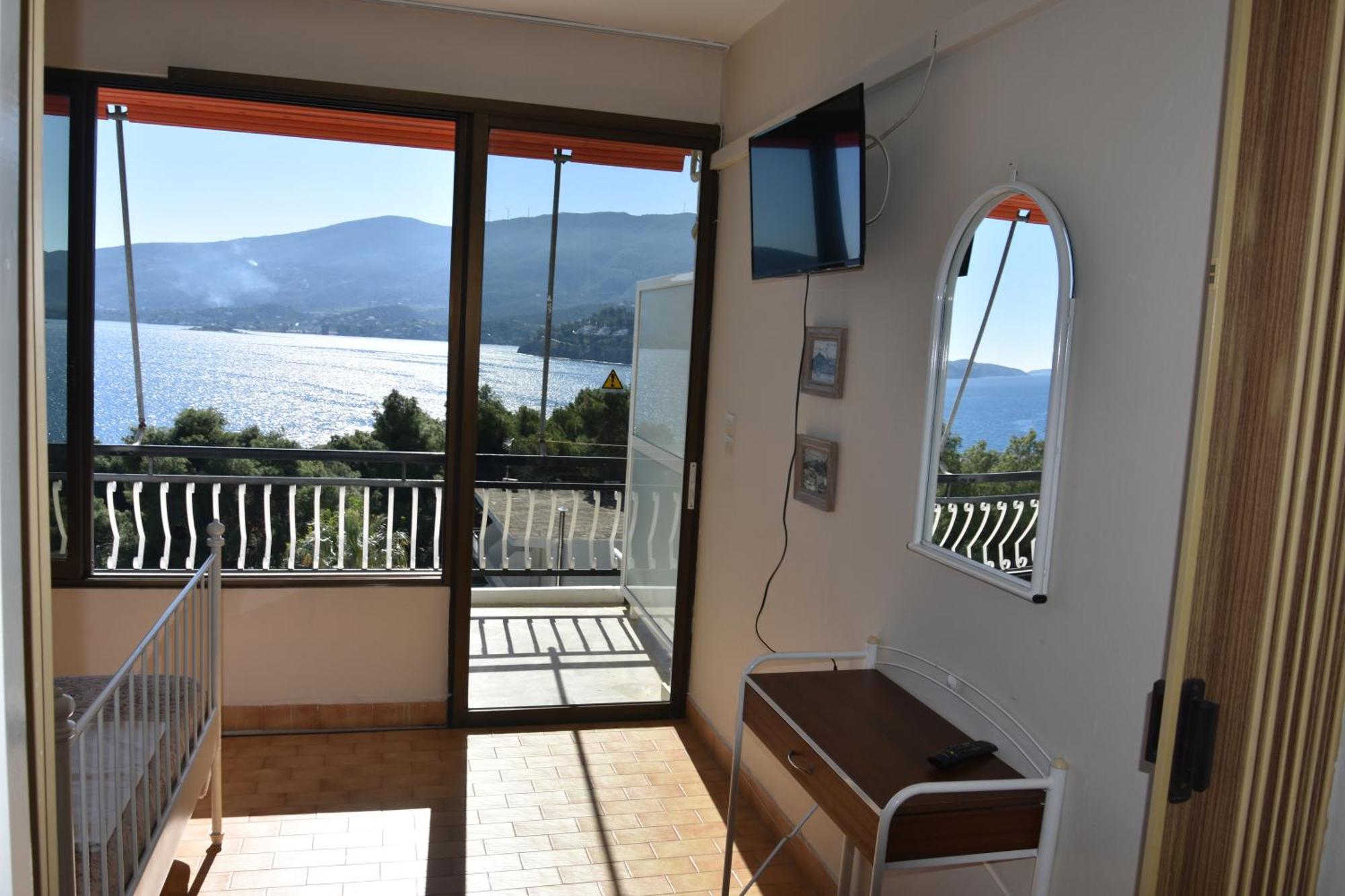 Lions 2 Studios & Apartments, Poros Island. Poros Town Екстериор снимка
