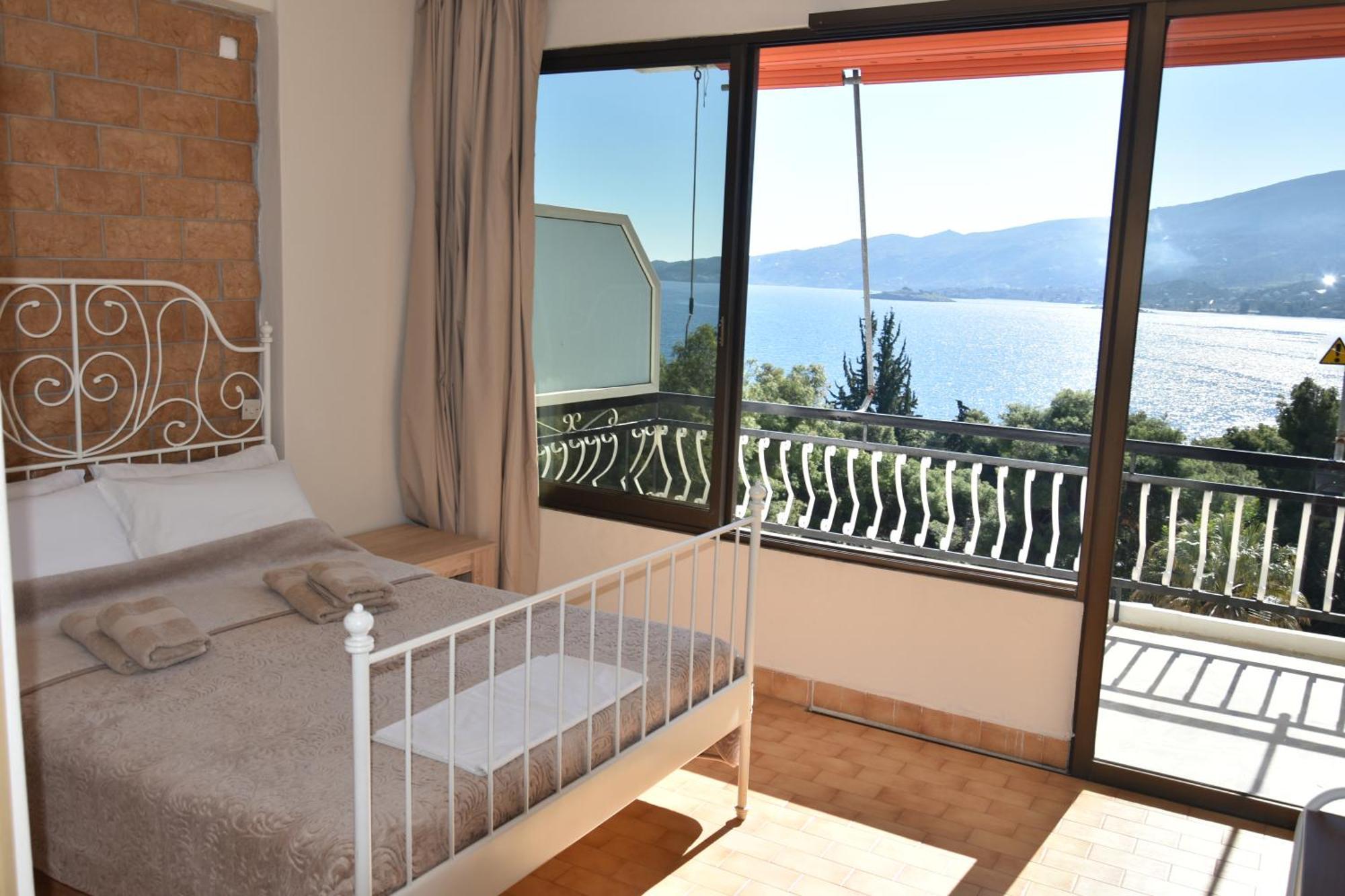 Lions 2 Studios & Apartments, Poros Island. Poros Town Екстериор снимка