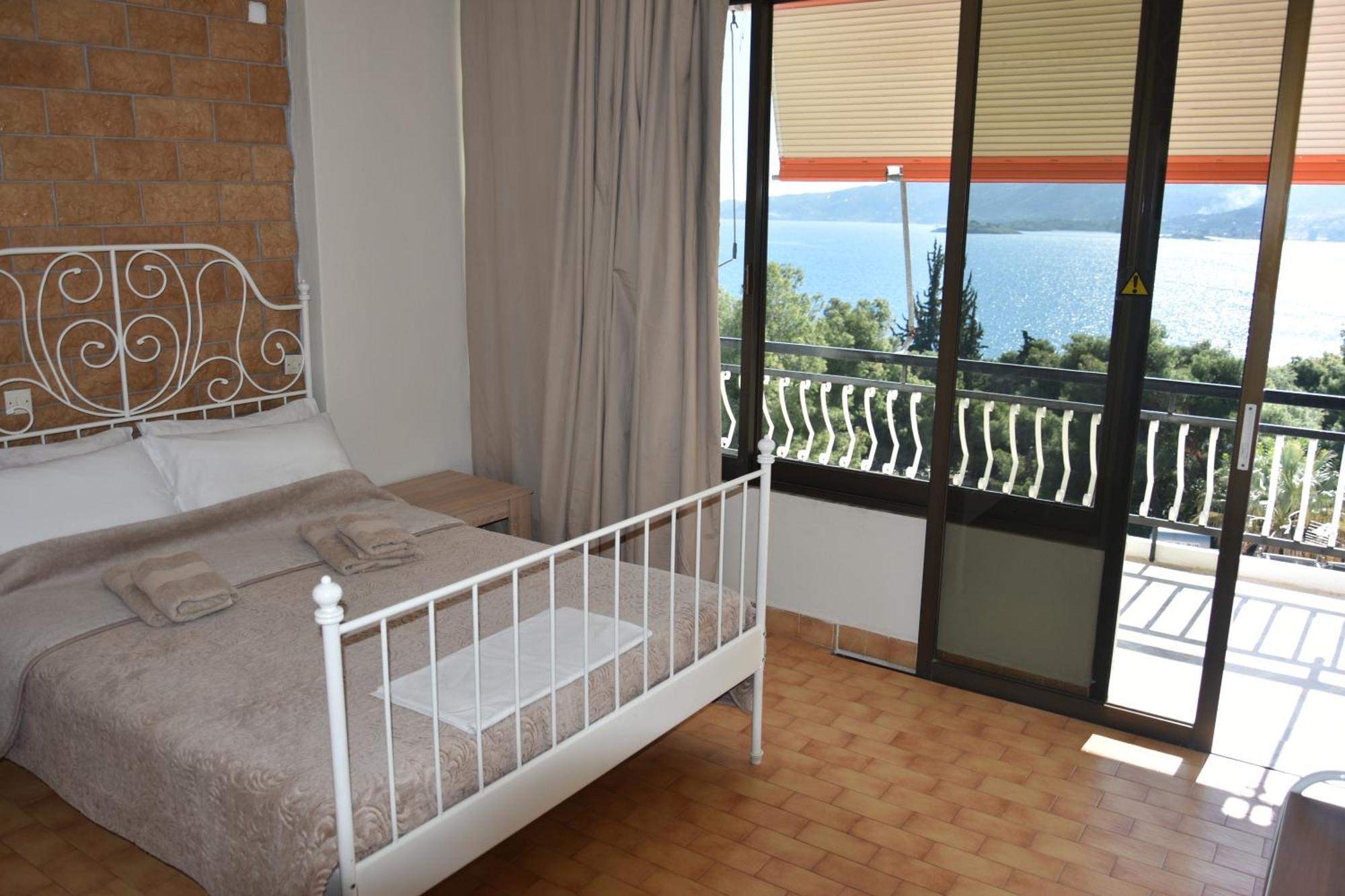 Lions 2 Studios & Apartments, Poros Island. Poros Town Екстериор снимка