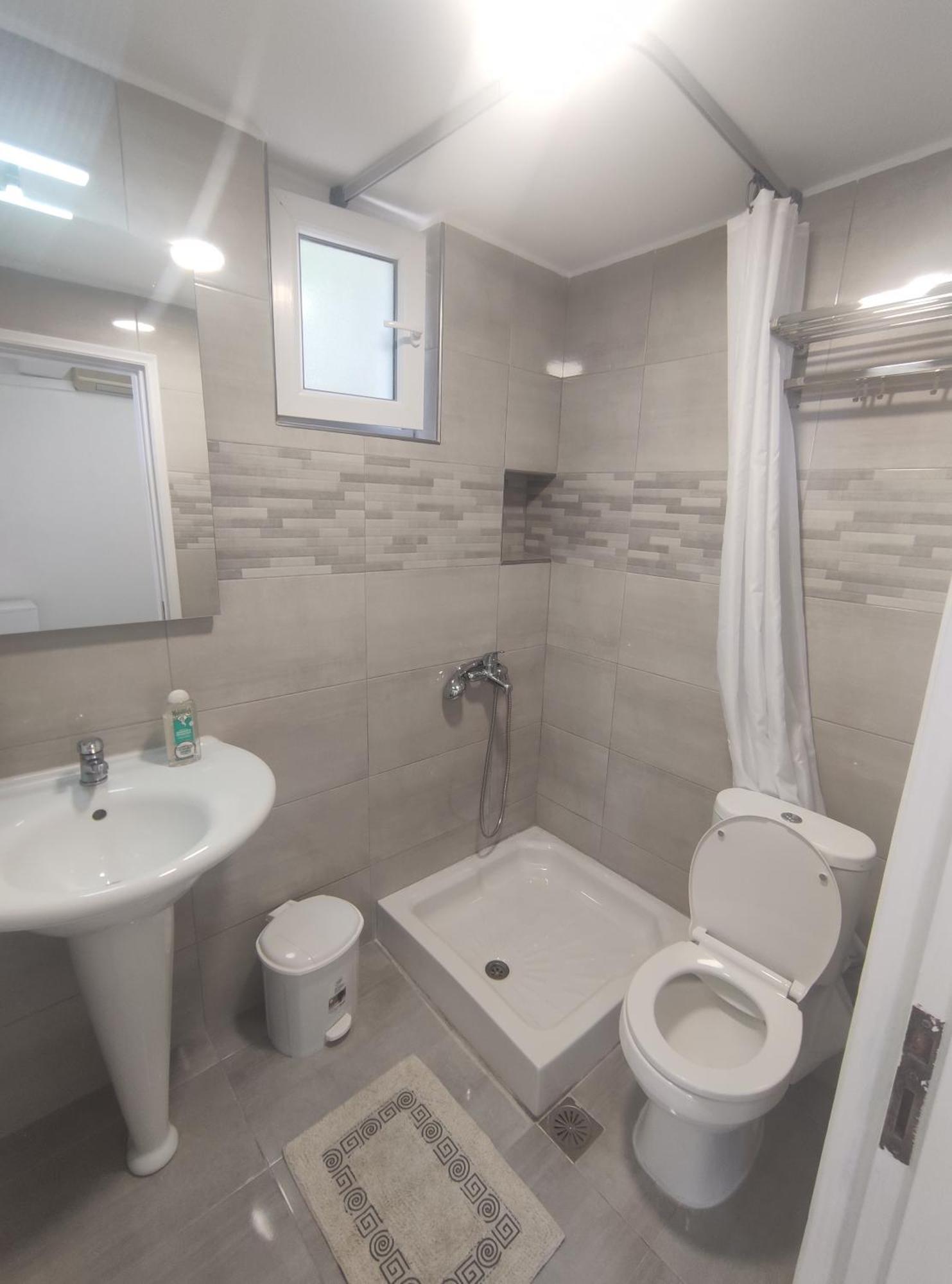 Lions 2 Studios & Apartments, Poros Island. Poros Town Екстериор снимка