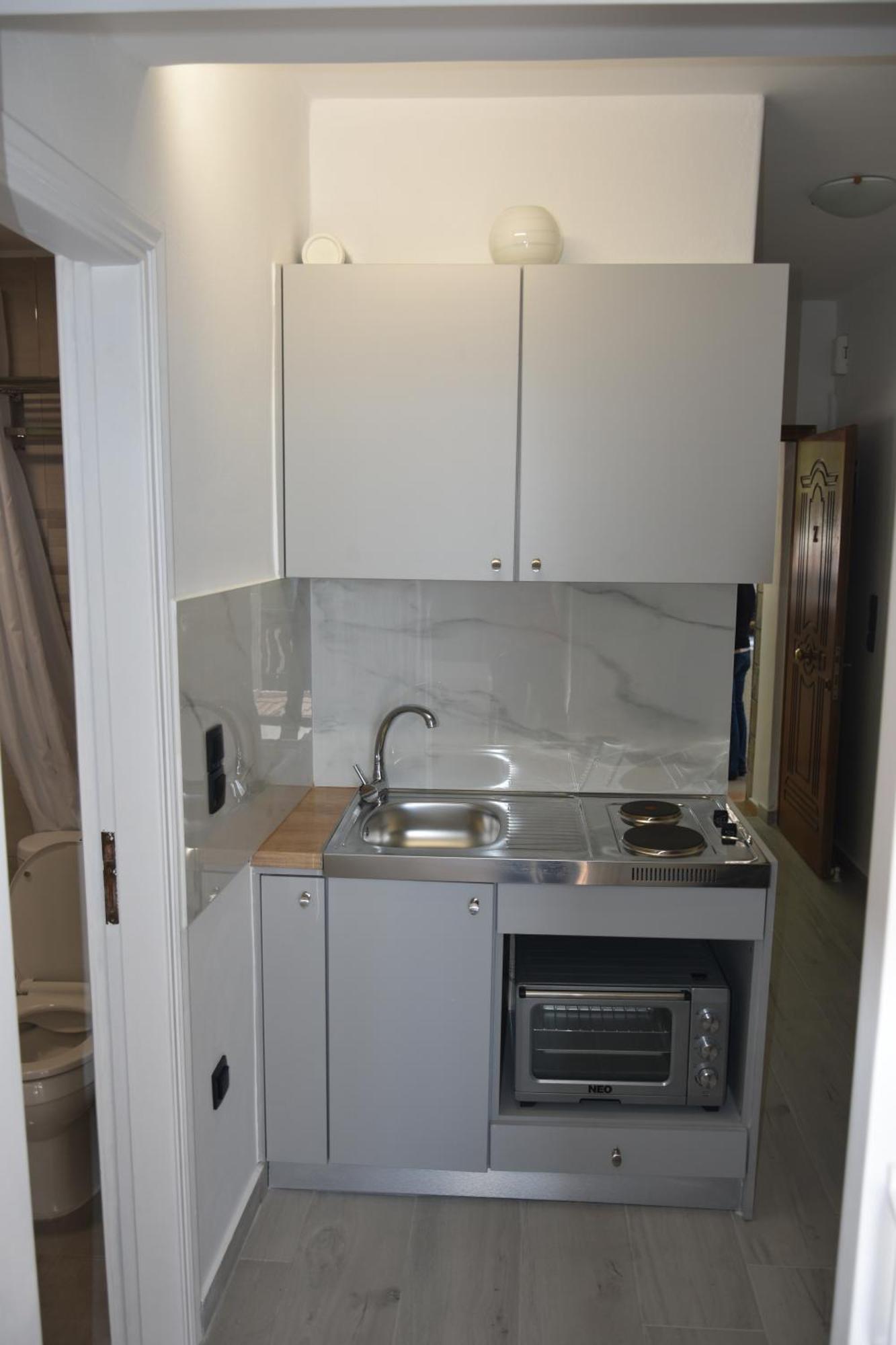 Lions 2 Studios & Apartments, Poros Island. Poros Town Екстериор снимка