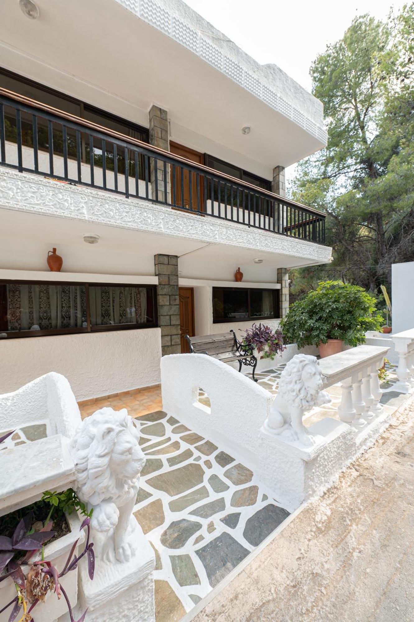 Lions 2 Studios & Apartments, Poros Island. Poros Town Екстериор снимка
