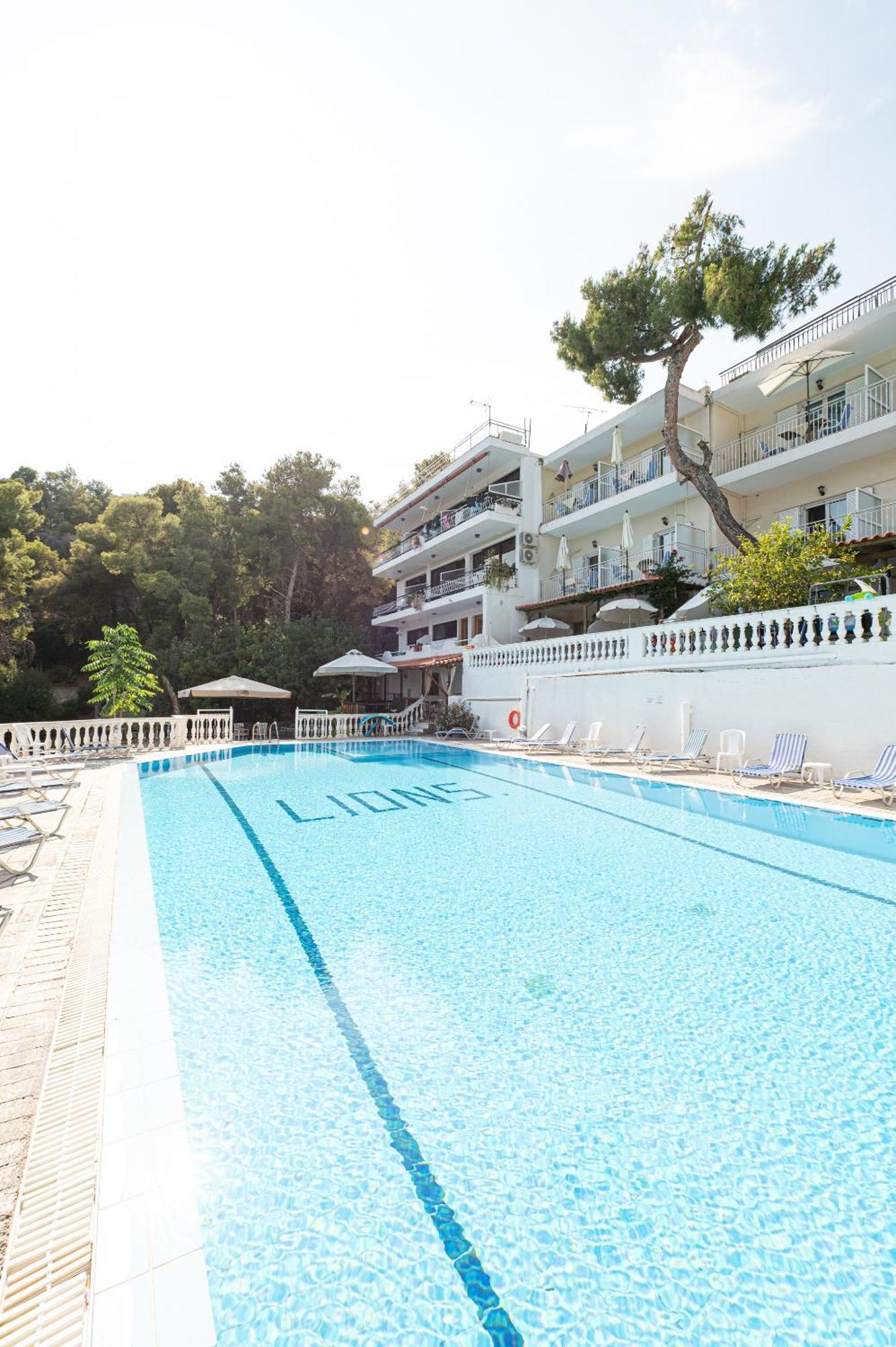 Lions 2 Studios & Apartments, Poros Island. Poros Town Екстериор снимка