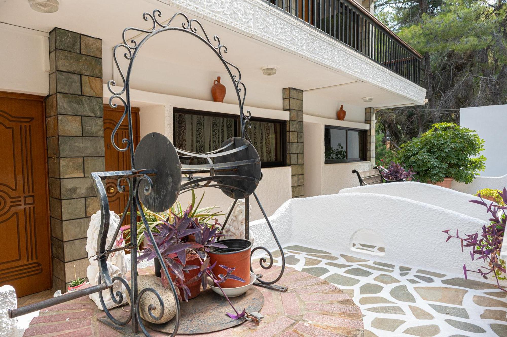 Lions 2 Studios & Apartments, Poros Island. Poros Town Екстериор снимка