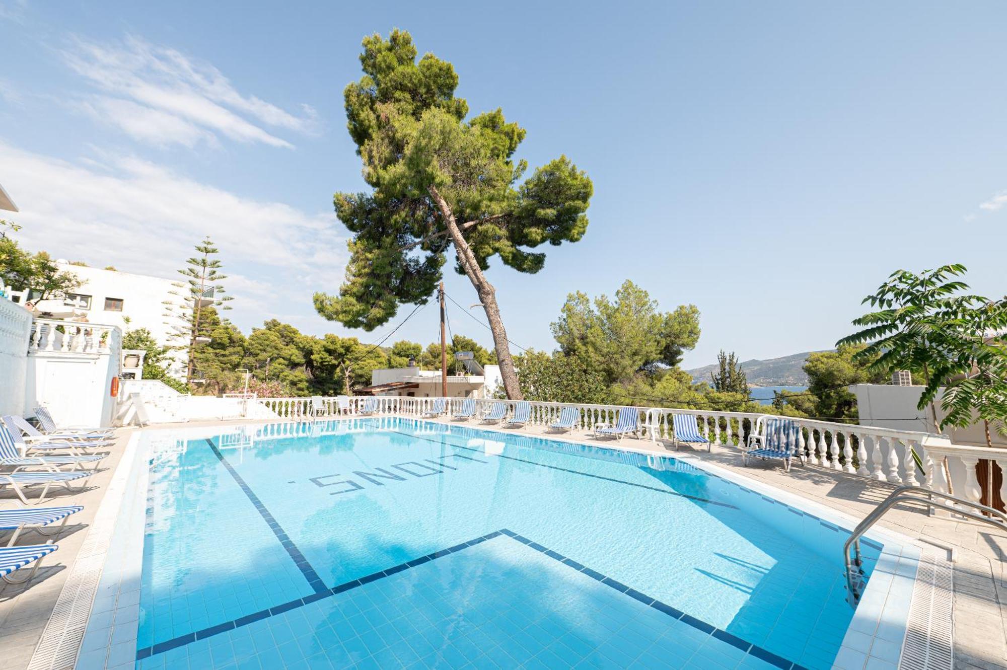 Lions 2 Studios & Apartments, Poros Island. Poros Town Екстериор снимка