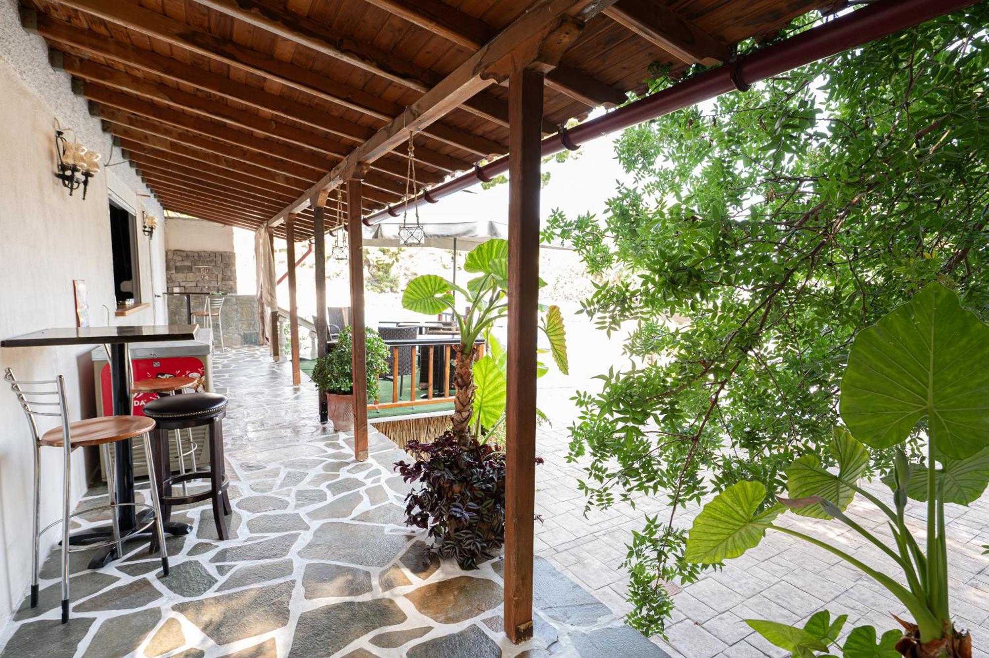 Lions 2 Studios & Apartments, Poros Island. Poros Town Екстериор снимка