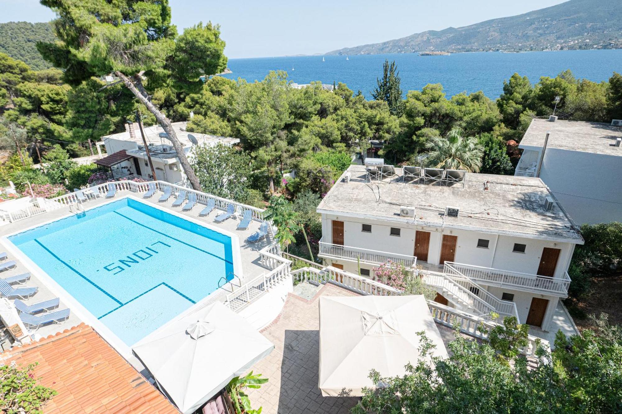 Lions 2 Studios & Apartments, Poros Island. Poros Town Екстериор снимка