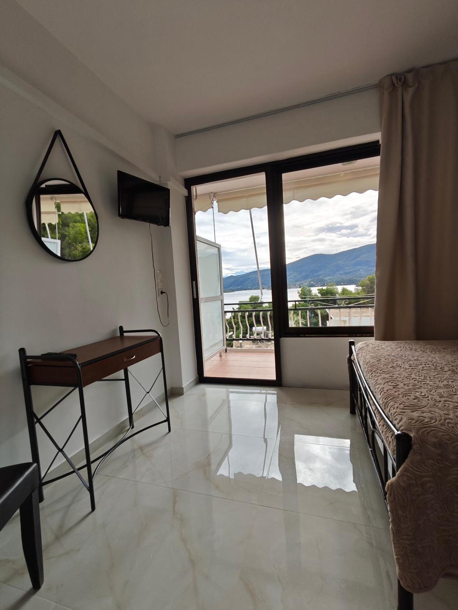 Lions 2 Studios & Apartments, Poros Island. Poros Town Екстериор снимка
