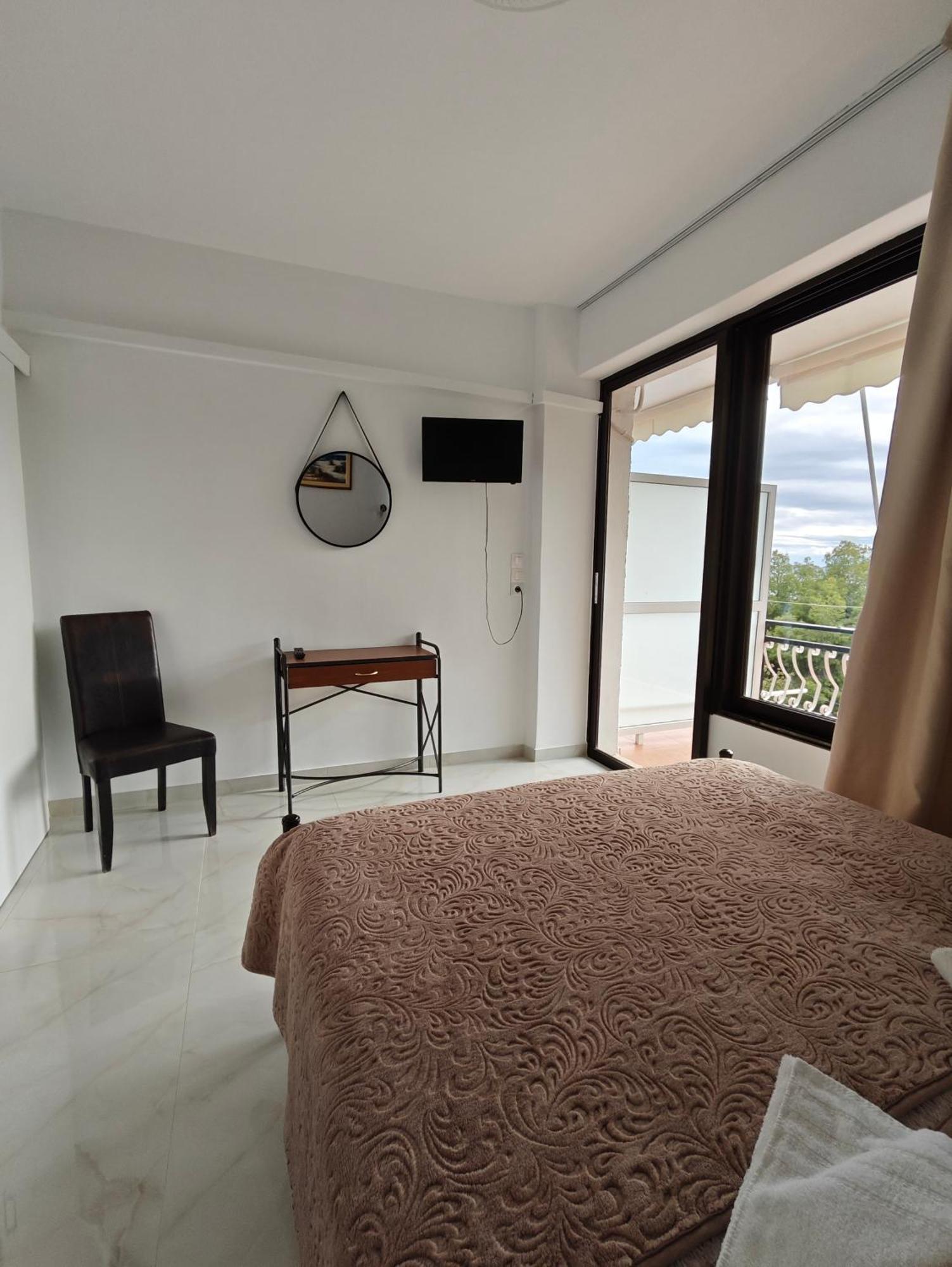 Lions 2 Studios & Apartments, Poros Island. Poros Town Екстериор снимка