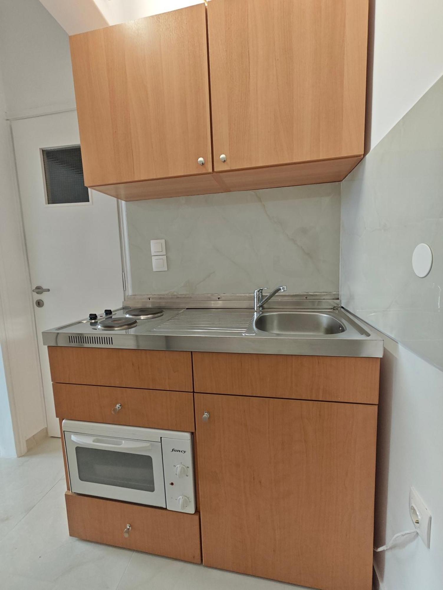 Lions 2 Studios & Apartments, Poros Island. Poros Town Екстериор снимка