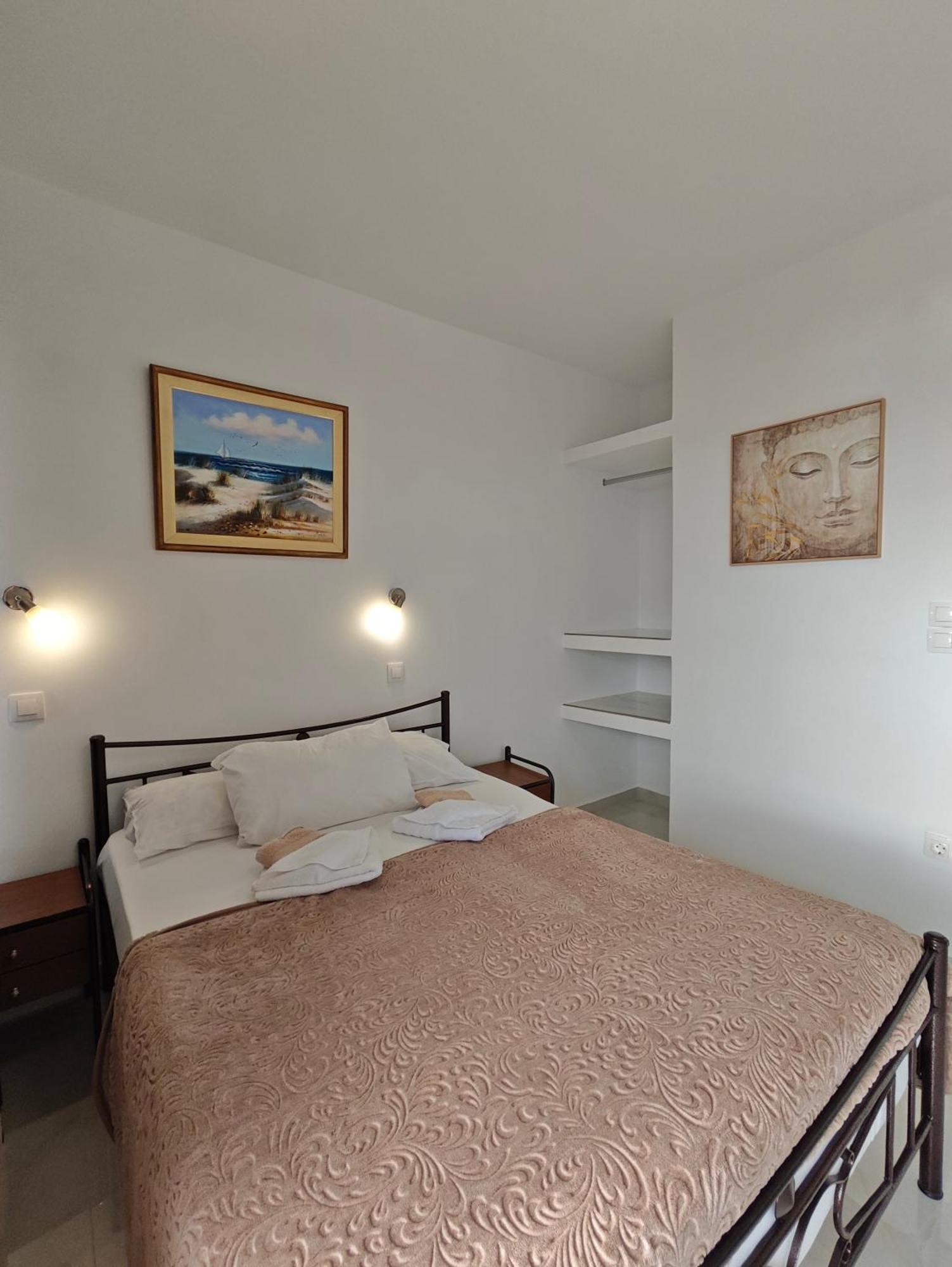 Lions 2 Studios & Apartments, Poros Island. Poros Town Екстериор снимка