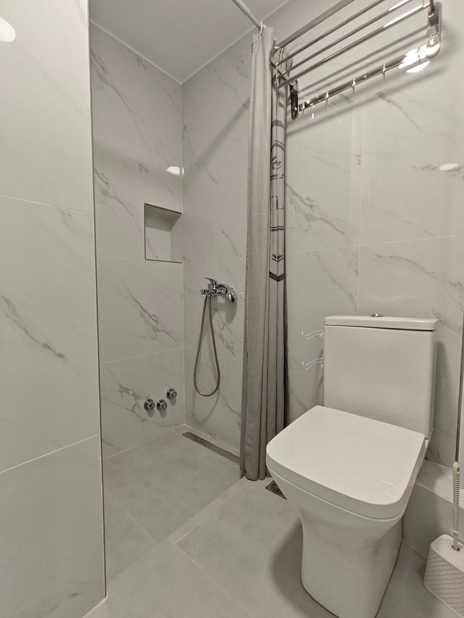 Lions 2 Studios & Apartments, Poros Island. Poros Town Екстериор снимка