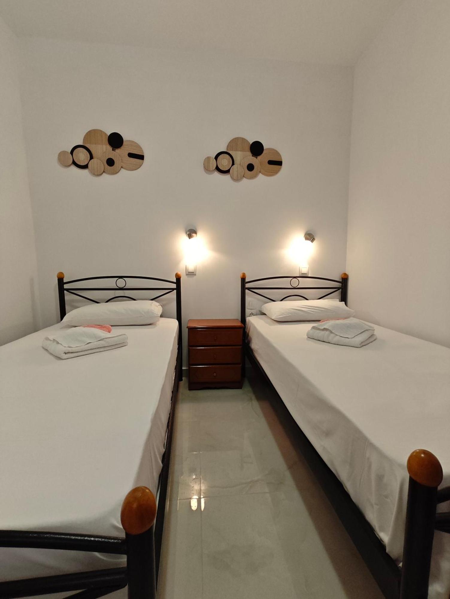 Lions 2 Studios & Apartments, Poros Island. Poros Town Екстериор снимка