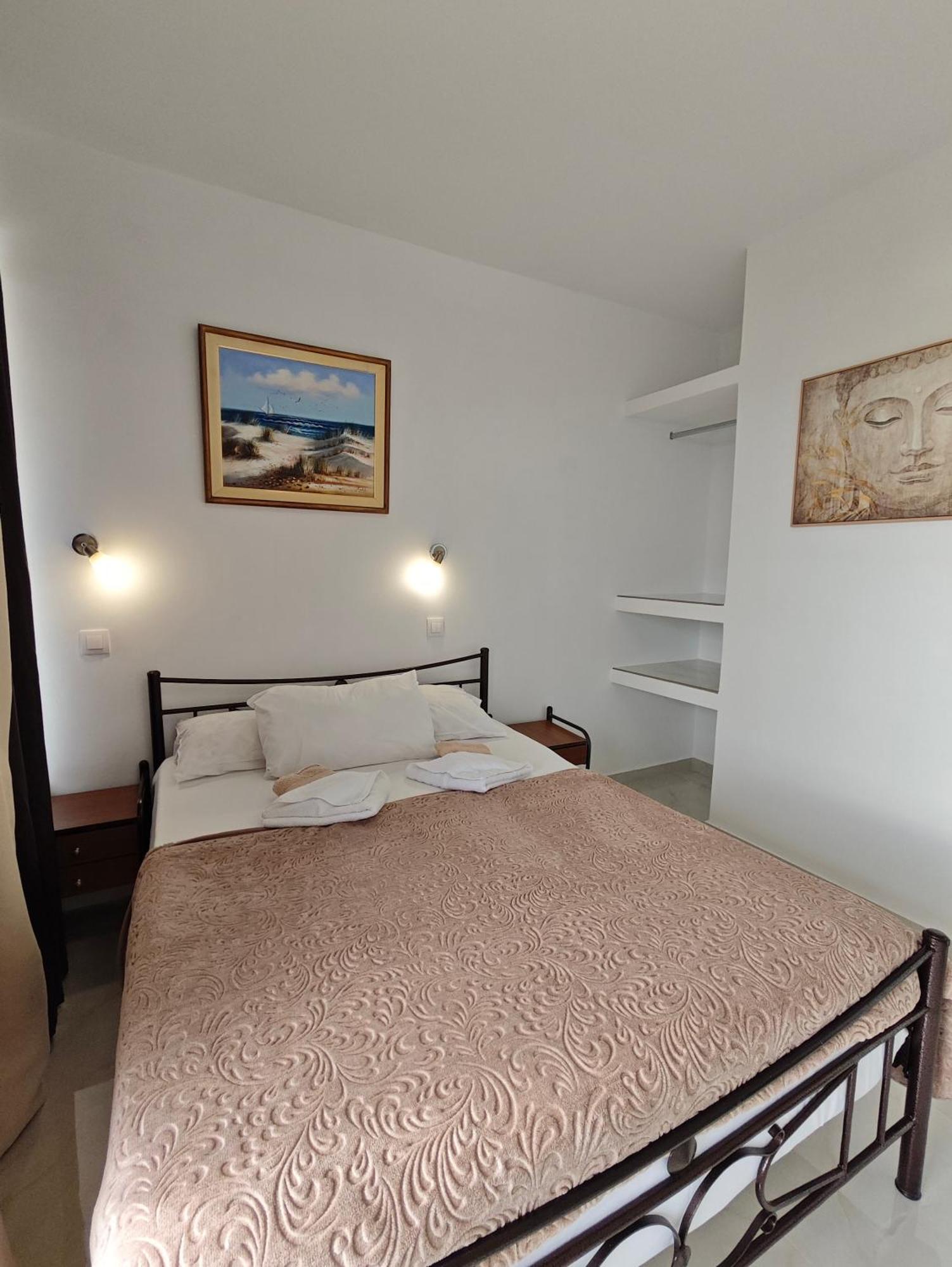 Lions 2 Studios & Apartments, Poros Island. Poros Town Екстериор снимка